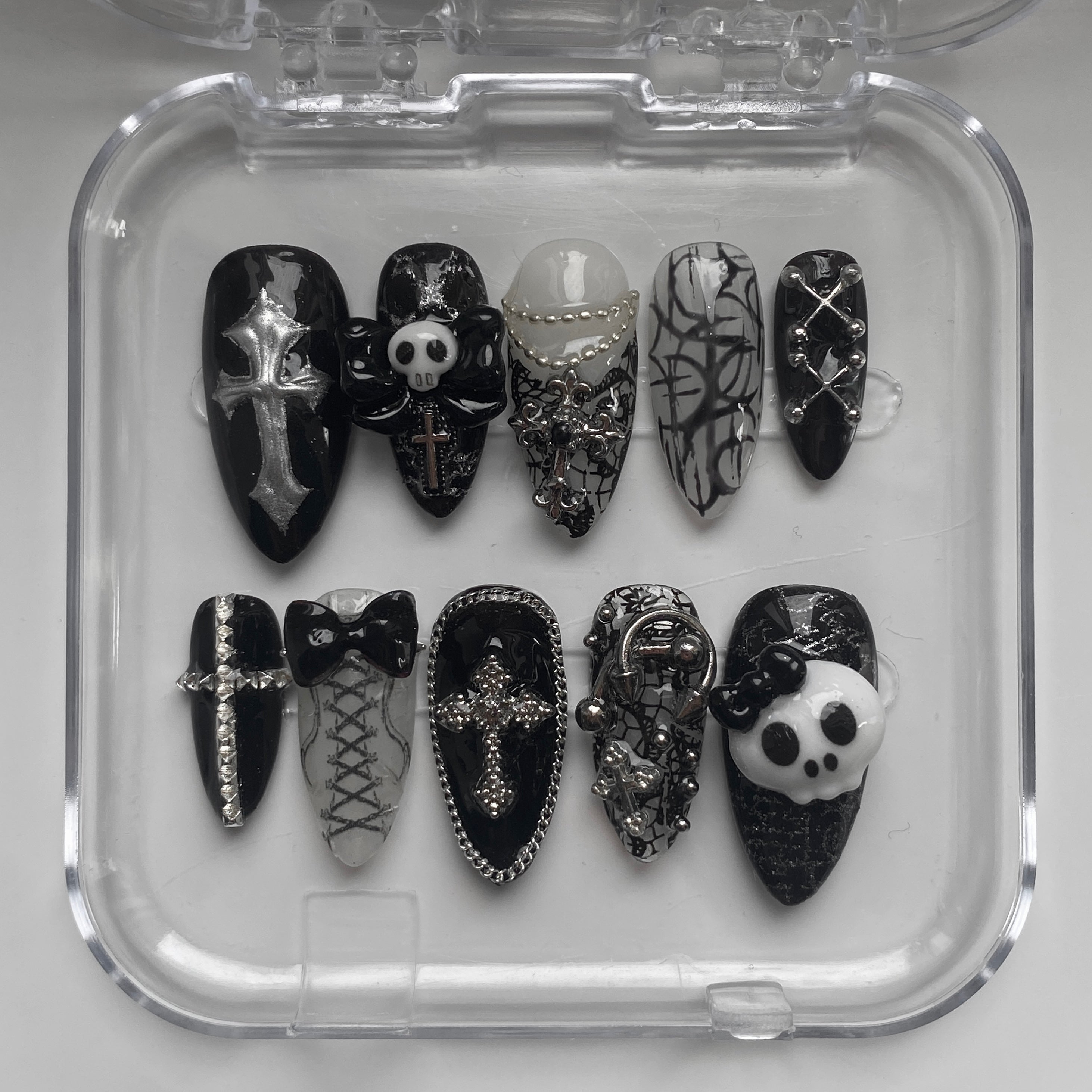 Lace Skulls